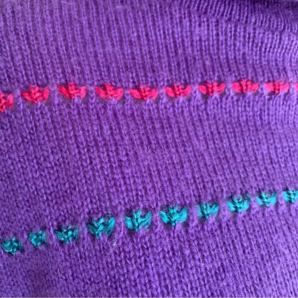 v i n t a g e :: Bold Embroidered Turtleneck Knit Sweater - Picture 4 of 11